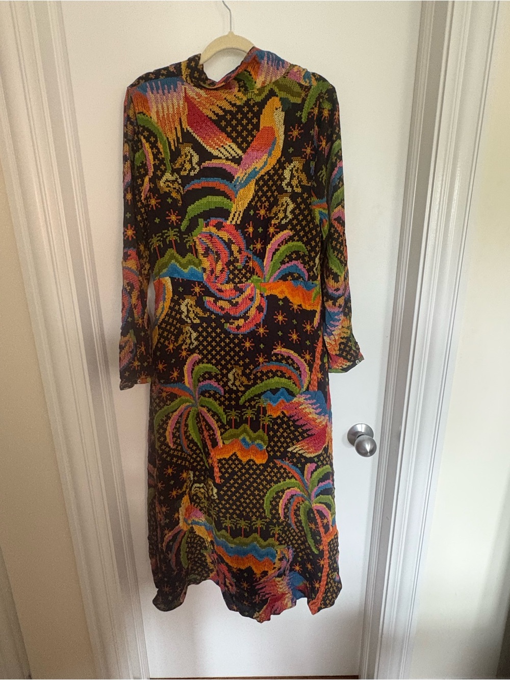 FARM Rio Black Macaw Island Abstract Midi Dress size Large NWT - Picture 10 of 12